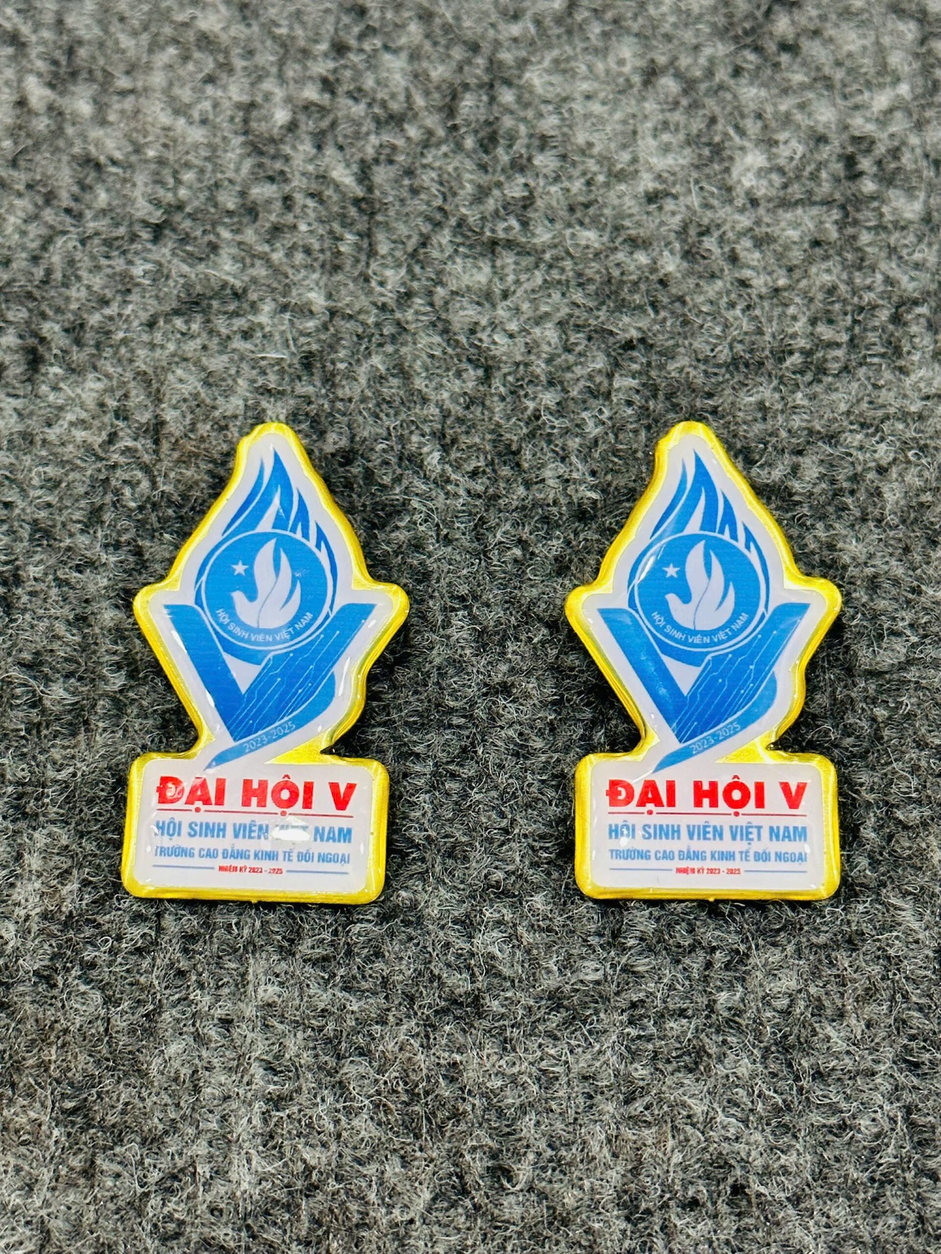 HUY HIỆU SẢN XUẤT THEO YÊU CẦU 08 2 z6943525940246 d0b8effb8e596937f27c90a9744af836 scaled