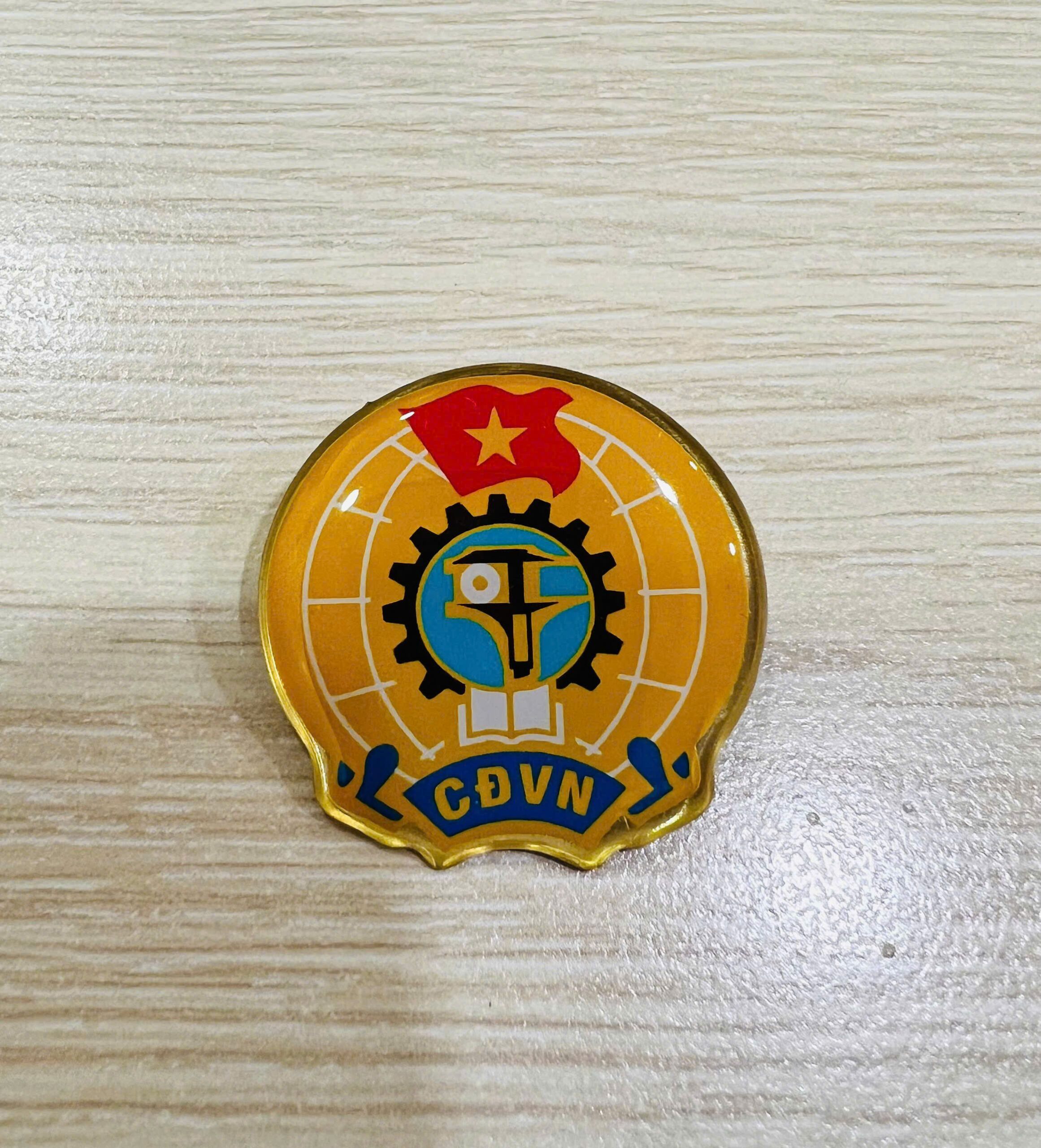 HUY HIỆU SẢN XUẤT THEO YÊU CẦU 09 1 z6943525981589 b52e1189fa0c1c14e8ce44016cdaf11a scaled