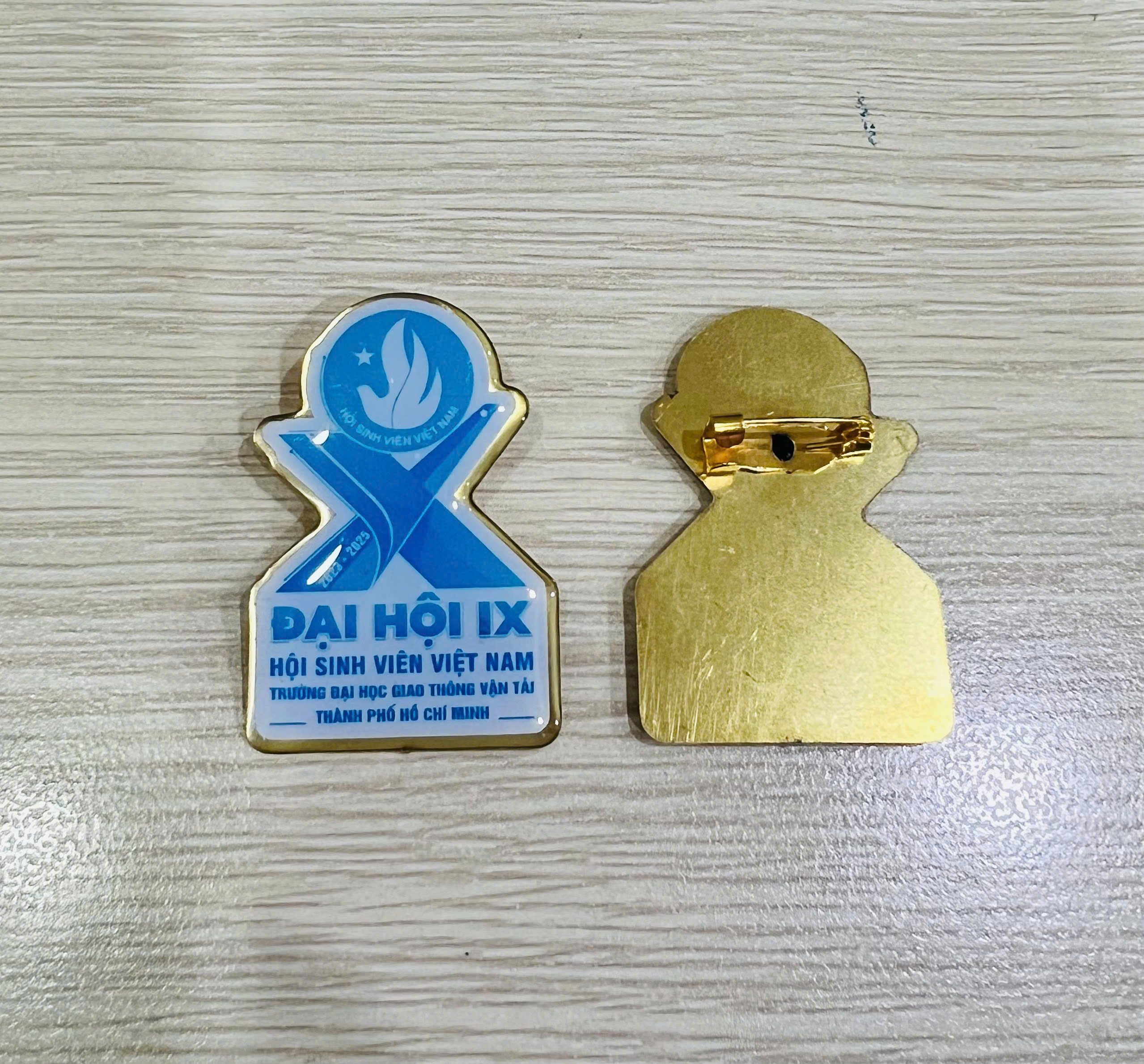 HUY HIỆU SẢN XUẤT THEO YÊU CẦU 10 5 z6943526388986 5c29336254d75c20ee15861a3f300a39