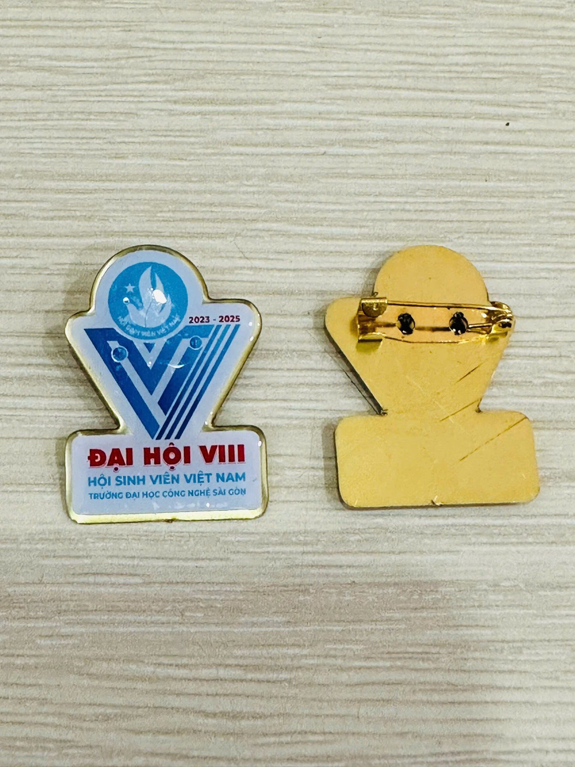 HUY HIỆU SẢN XUẤT THEO YÊU CẦU 11 4 z6943526444912 ec13fd19268ca1d3a04368afee096cd6 scaled