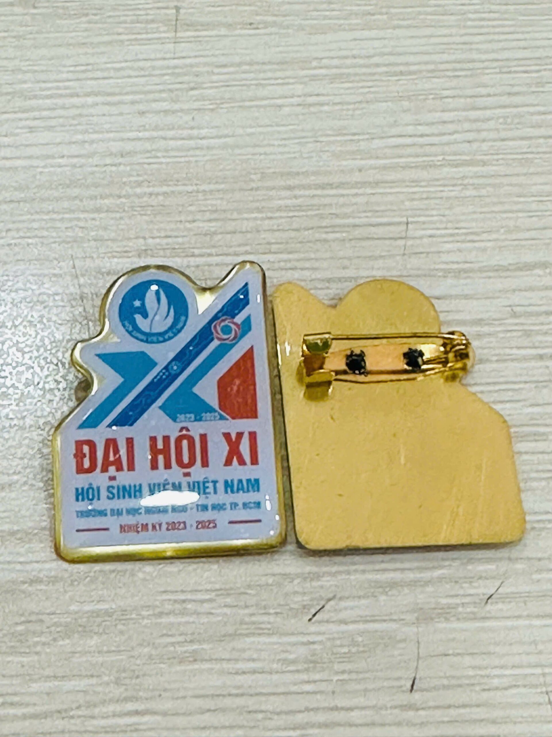 HUY HIỆU SẢN XUẤT THEO YÊU CẦU 11 5 z6943526614402 8cf99b0ff82082e744b1a1fbdc8ab557 scaled