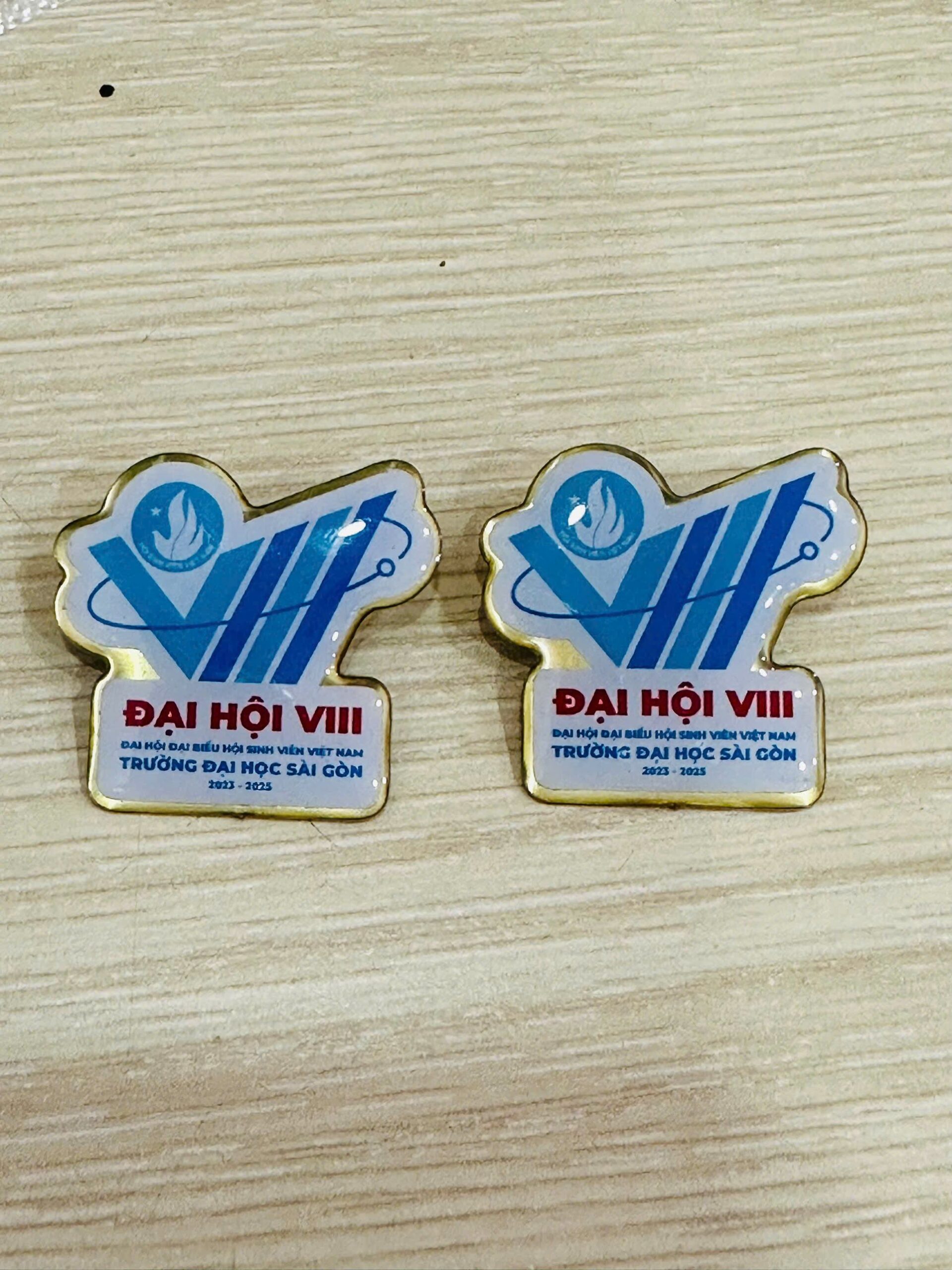 HUY HIỆU SẢN XUẤT THEO YÊU CẦU 12 1 z6943526644998 4593c5eefcffa1c824b8d78a5fc885d9 scaled