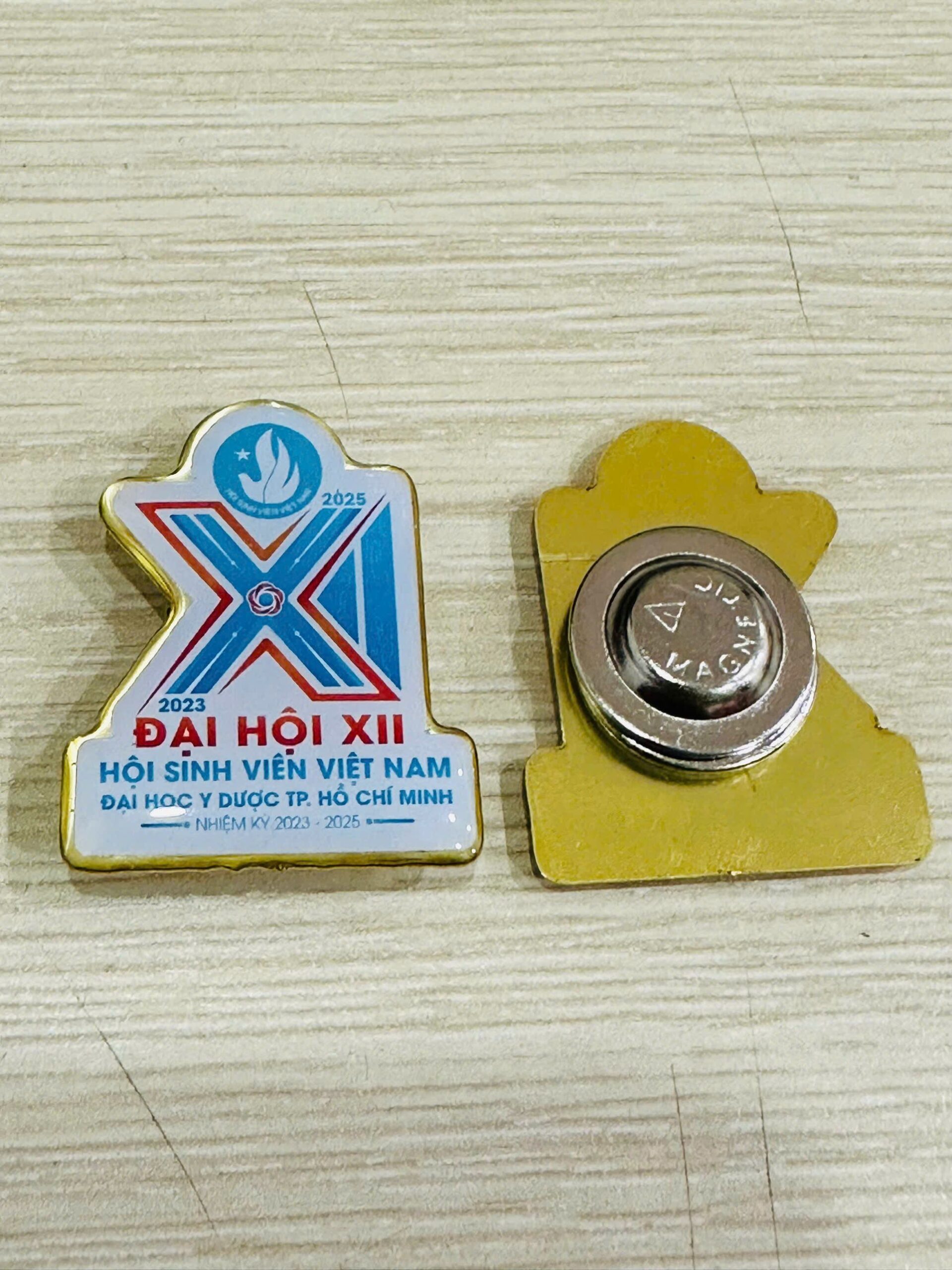 HUY HIỆU SẢN XUẤT THEO YÊU CẦU 11 6 z6943526664827 5211434a7e3289d4f1e13634e5169158 scaled