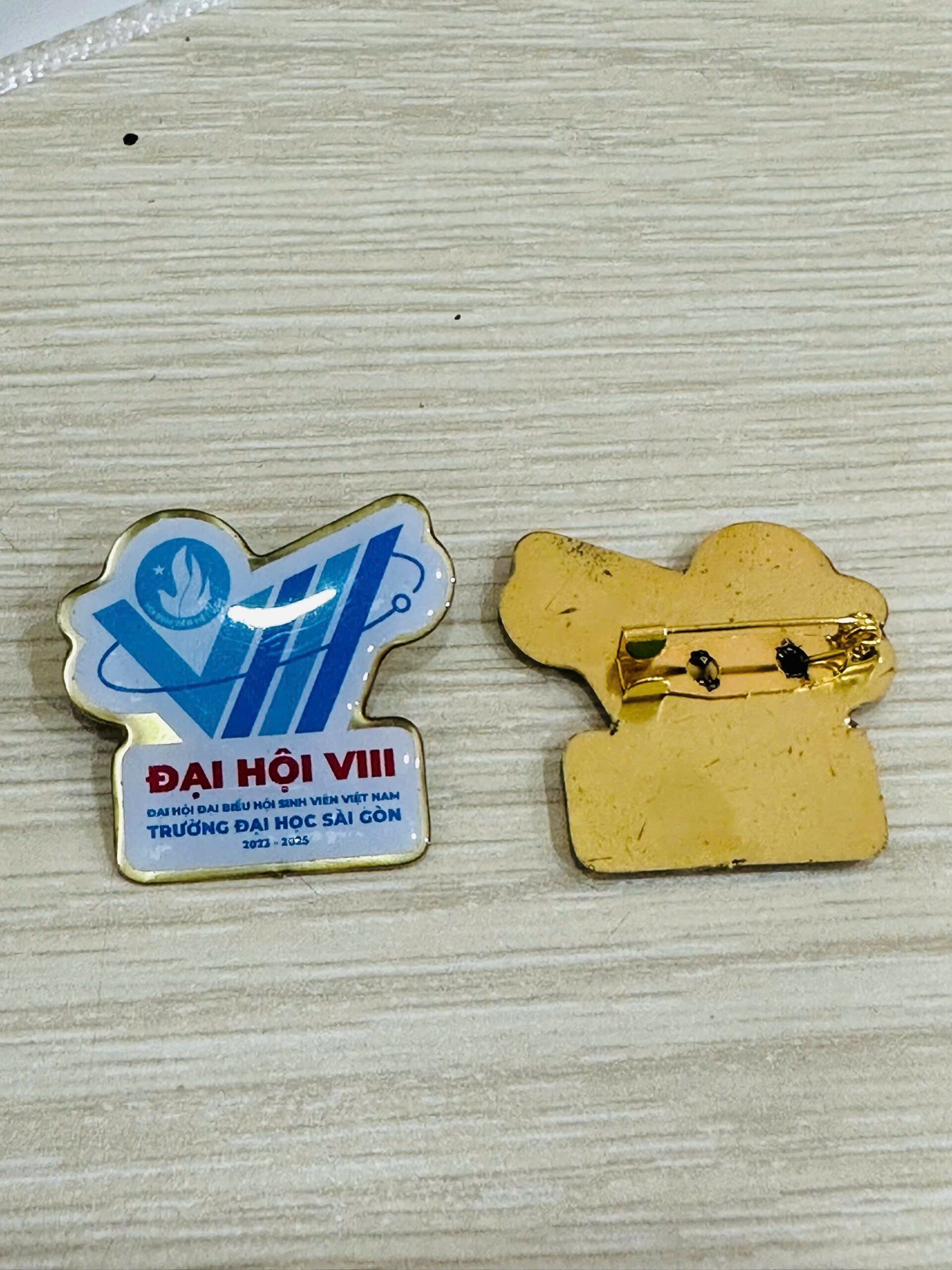 HUY HIỆU SẢN XUẤT THEO YÊU CẦU 12 4 z6943526768847 619eabb9f7993b9d0ffb016300646284 scaled