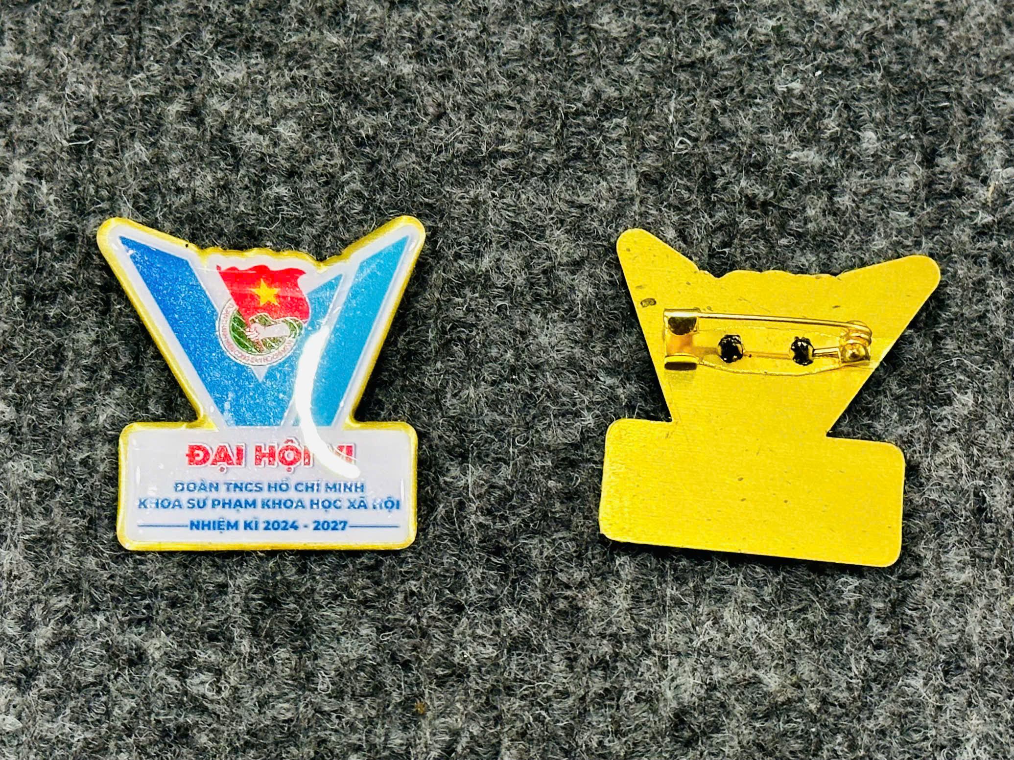 HUY HIỆU SẢN XUẤT THEO YÊU CẦU 17 1 z6943527476000 ca0ad1394818a9fb8f70e6e5956e35f2