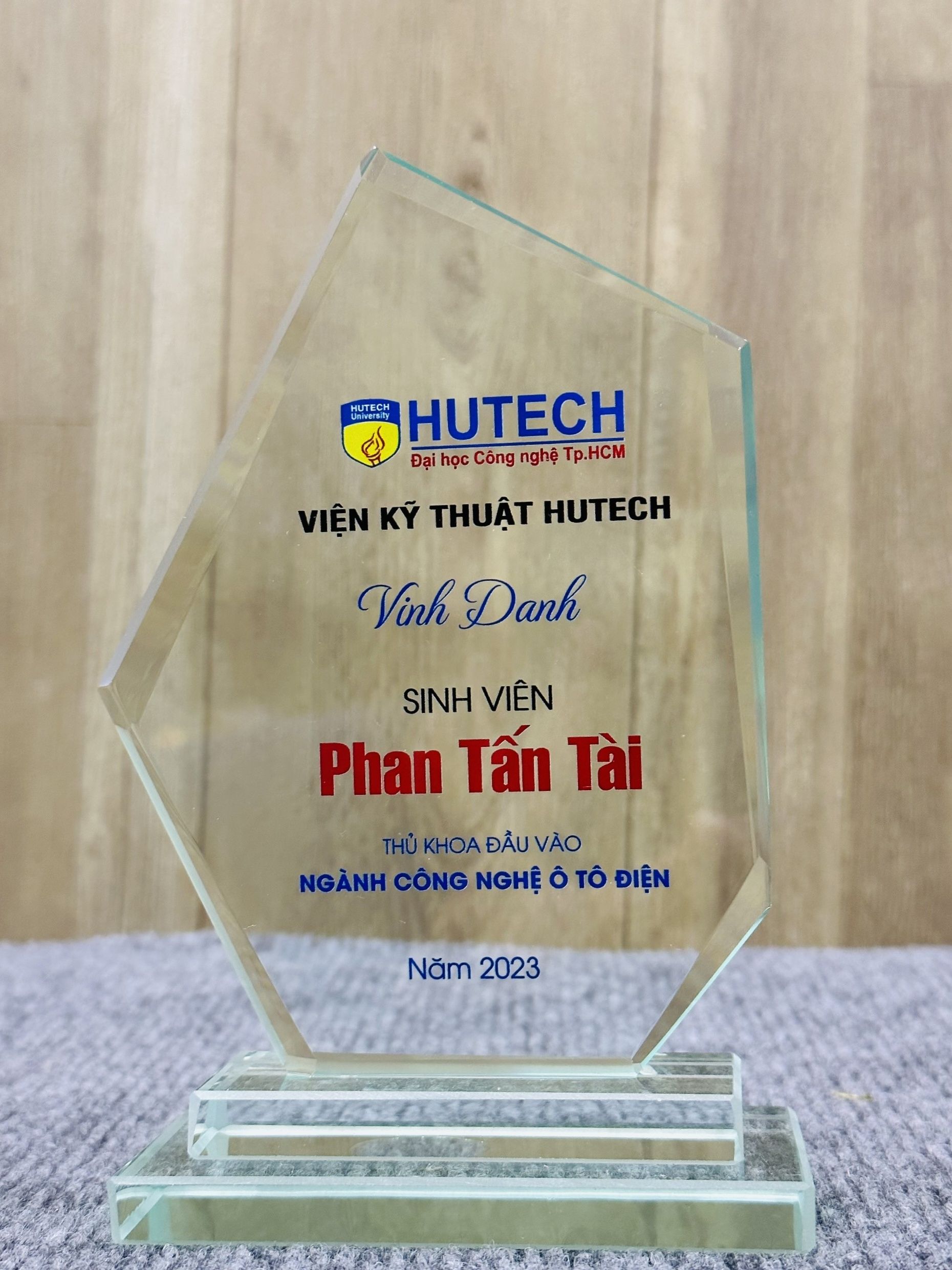 KỶ NIỆM CHƯƠNG THỦY TINH 14 1 1