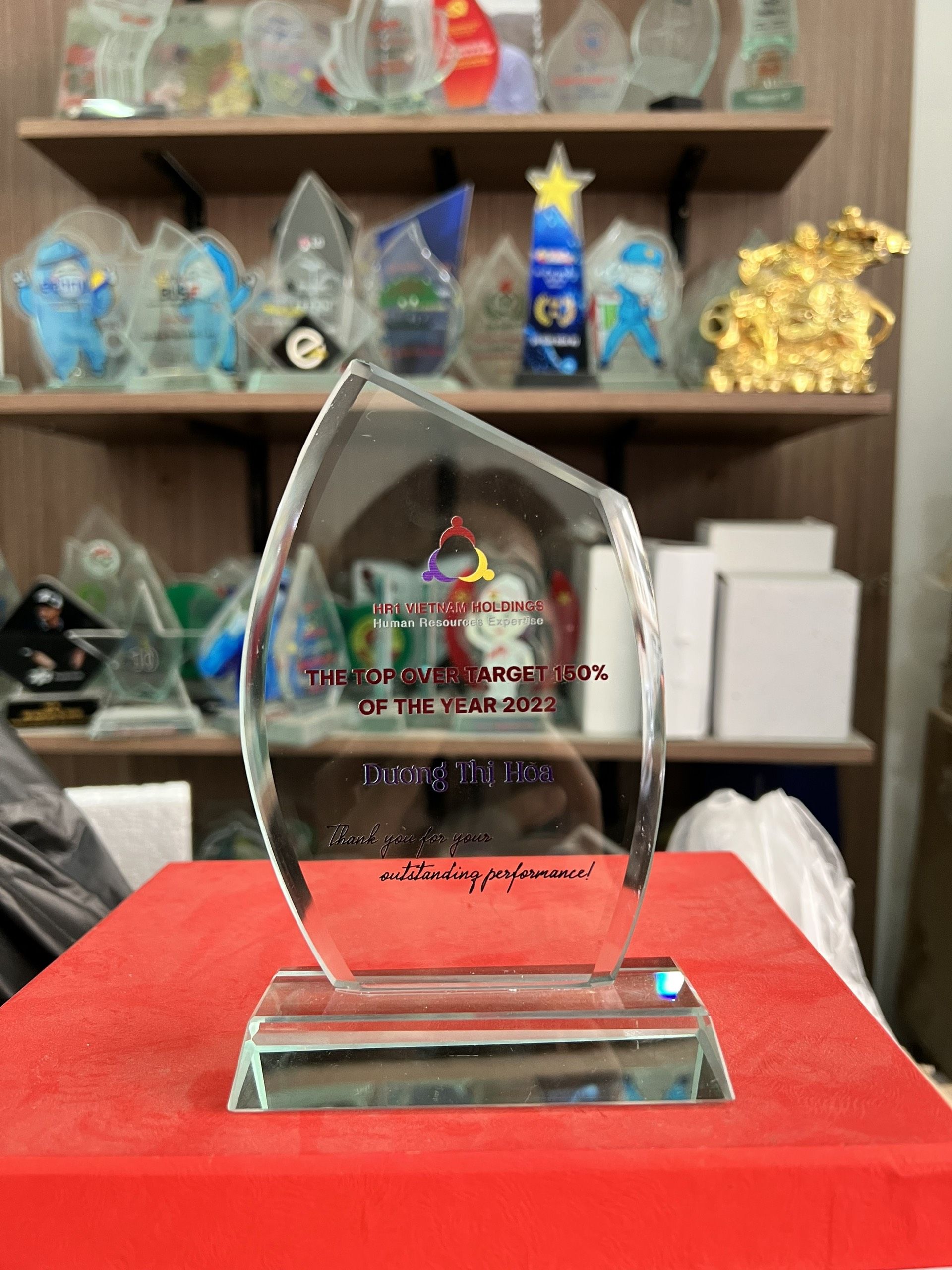 KỶ NIỆM CHƯƠNG THỦY TINH 10 4 12