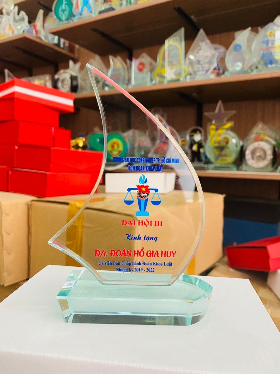 KỶ NIỆM CHƯƠNG THỦY TINH 09 2 18