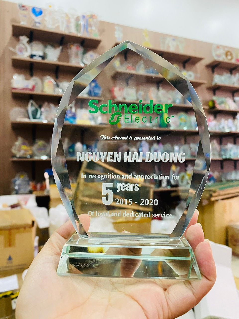 KỶ NIỆM CHƯƠNG THỦY TINH 05 1 36