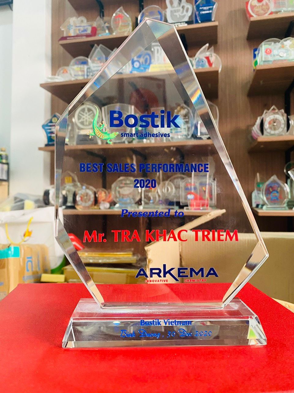 KỶ NIỆM CHƯƠNG THỦY TINH 04 4 37