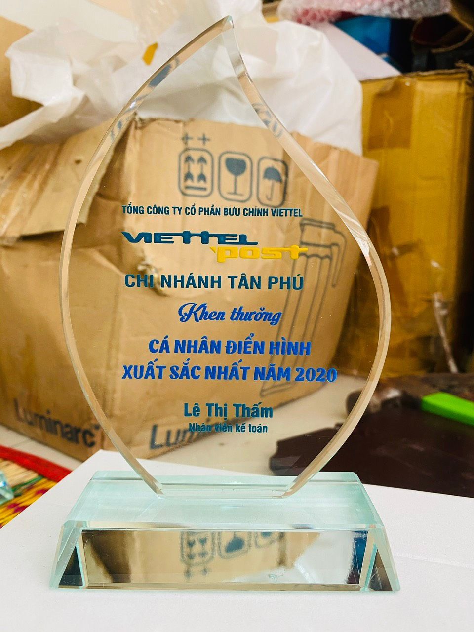 KỶ NIỆM CHƯƠNG THỦY TINH 04 3 38