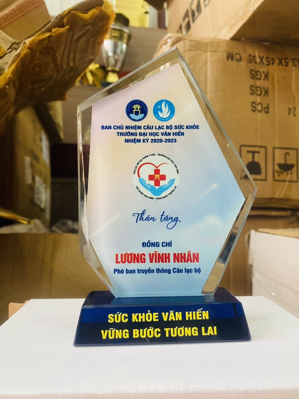 KỶ NIỆM CHƯƠNG THỦY TINH 13 1 4