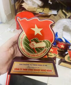 KỶ NIỆM CHƯƠNG THỦY TINH 03 7 464b097bea3a2e64772b91 Copy