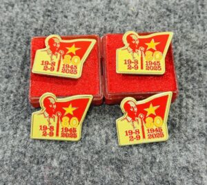 Bộ quà tặng kỷ niệm 80 năm Quốc khánh 2/9 – Dấu ấn thiêng liêng, ý nghĩa bền lâu 3 Huy hiệu A80 cao cấp