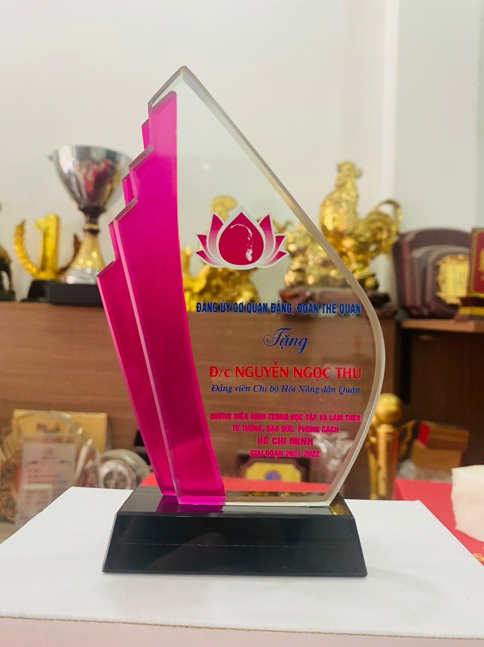 KỶ NIỆM CHƯƠNG THỦY TINH 03 3 d2cc5d8bbdca799420db68 Copy Copy