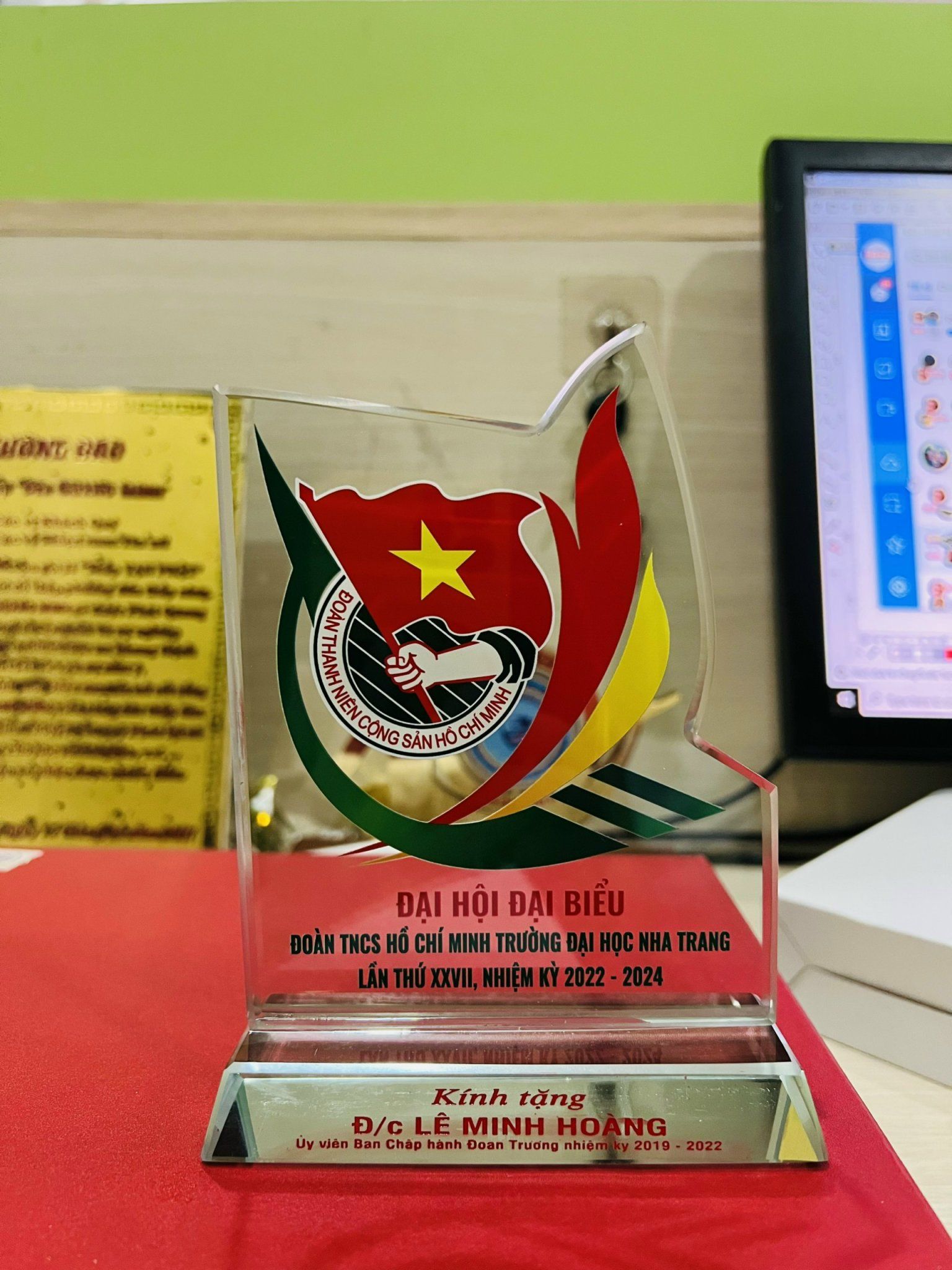 KỶ NIỆM CHƯƠNG THỦY TINH 03 2 daf298e37aa2befce7b357 Copy Copy