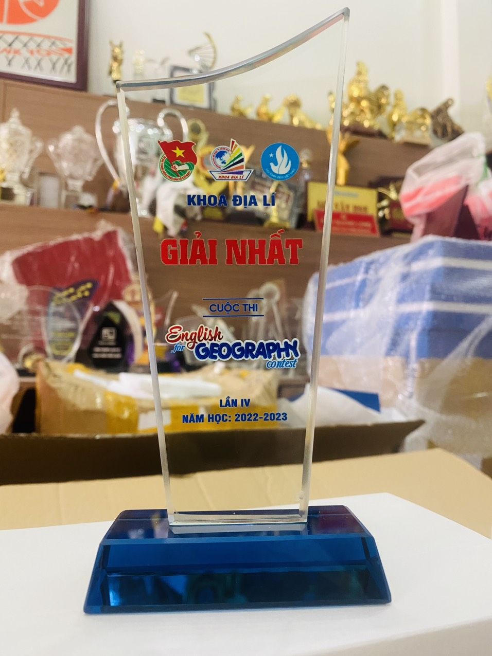 KỶ NIỆM CHƯƠNG THỦY TINH 01 4 z5217026089476 93cfeaadaf5ad0705f53fda88d547a72