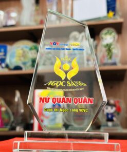 KỶ NIỆM CHƯƠNG THỦY TINH 01 5 z5217026093368 27f93d3ea8296dbc00c287f2e04d6d85