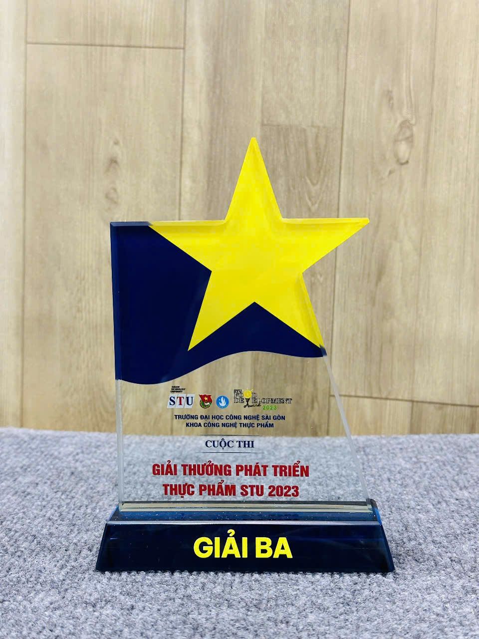 KỶ NIỆM CHƯƠNG PHA LÊ 12 4 z6152794174298 3c173b60cb46ef99f2706b57d0dd7cb8