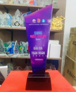 KỶ NIỆM CHƯƠNG PHA LÊ 10 7 z6152796698393 bb68eb92ce7bccc5affc35e6f209402f