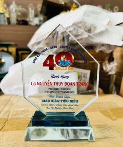 KỶ NIỆM CHƯƠNG THỦY TINH 17 6 z6152797959137 8bc641248bc9fcc2962aea02710e91ea