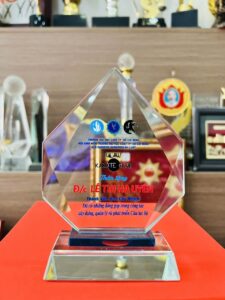 KỶ NIỆM CHƯƠNG THỦY TINH 17