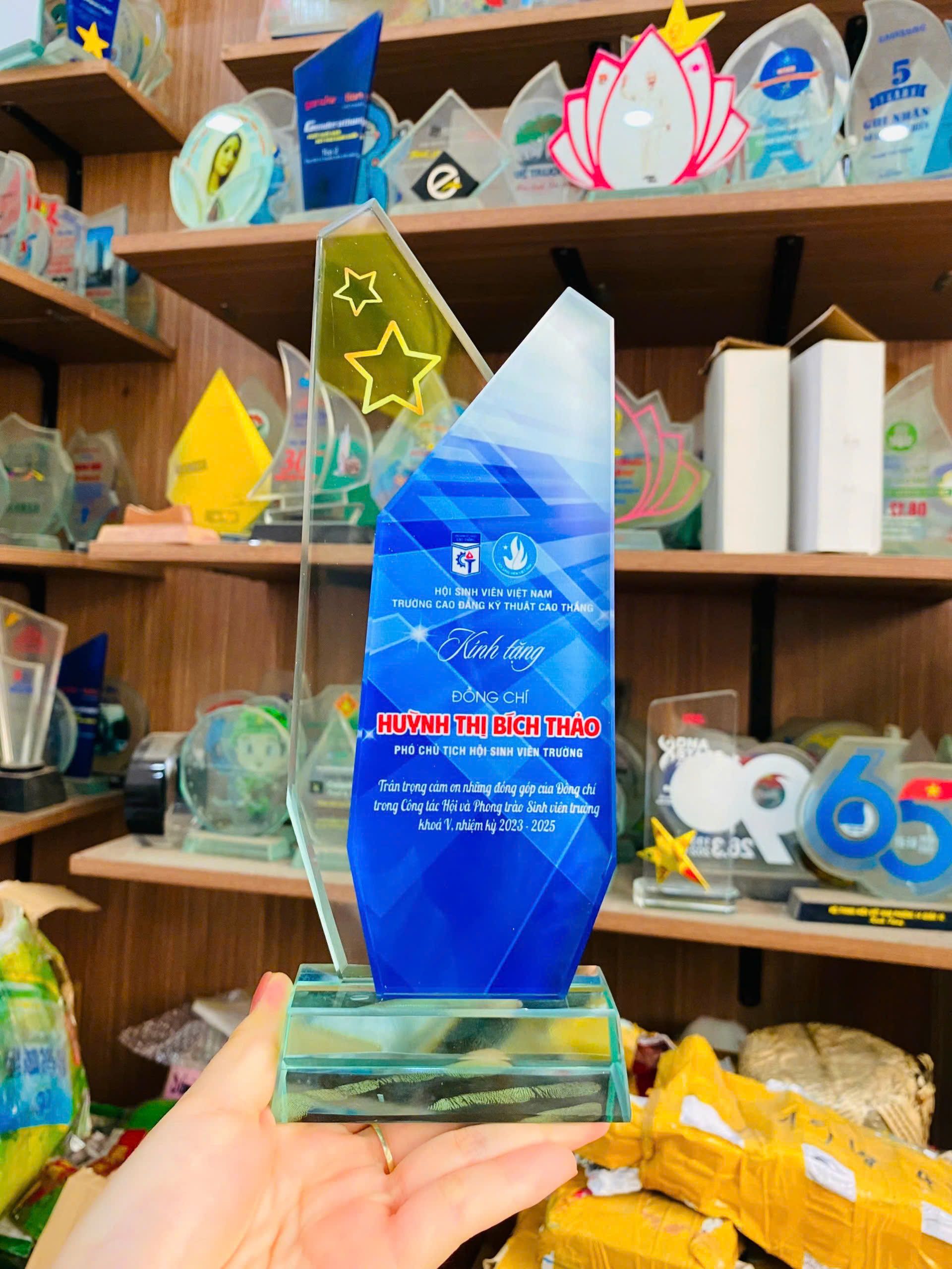 KỶ NIỆM CHƯƠNG PHA LÊ 10 2 z6152800979793 fa4105dcb8d49af76d31ec6a4b1ffb7f