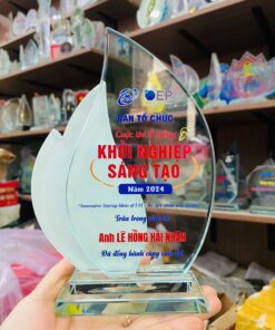 KỶ NIỆM CHƯƠNG THỦY TINH 16 6 z6152804361818 bf92c6a55581c231d4ec9b10bff78046