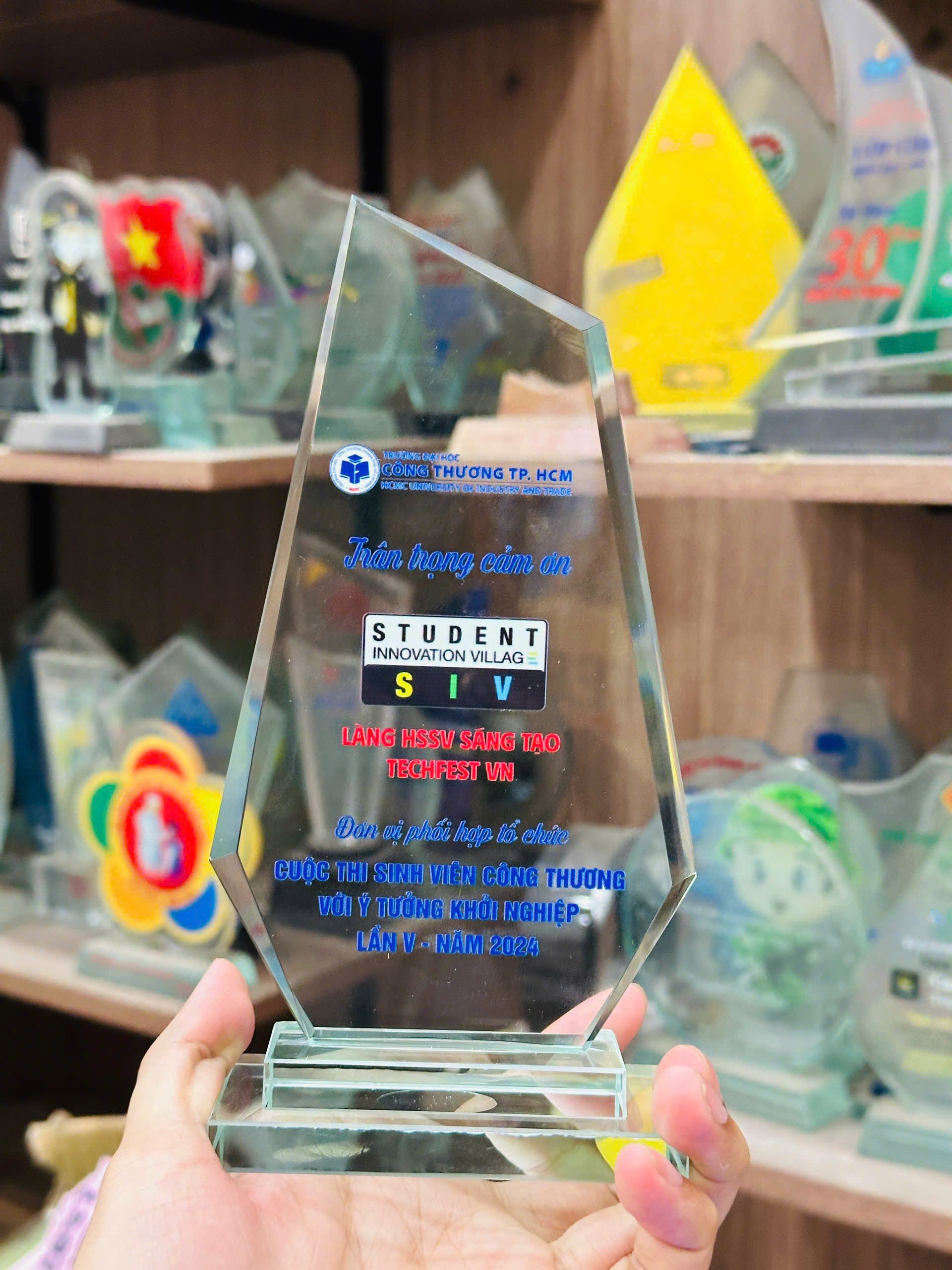 KỶ NIỆM CHƯƠNG PHA LÊ 09 2 z6160255923460 b40b6020b222d59de296419d78b920a9