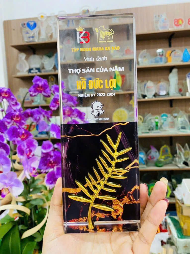 KỶ NIỆM CHƯƠNG PHA LÊ 06 3 z6174353091113 80fc4b4d8d0c9d0c85ded95bbd34b1d5