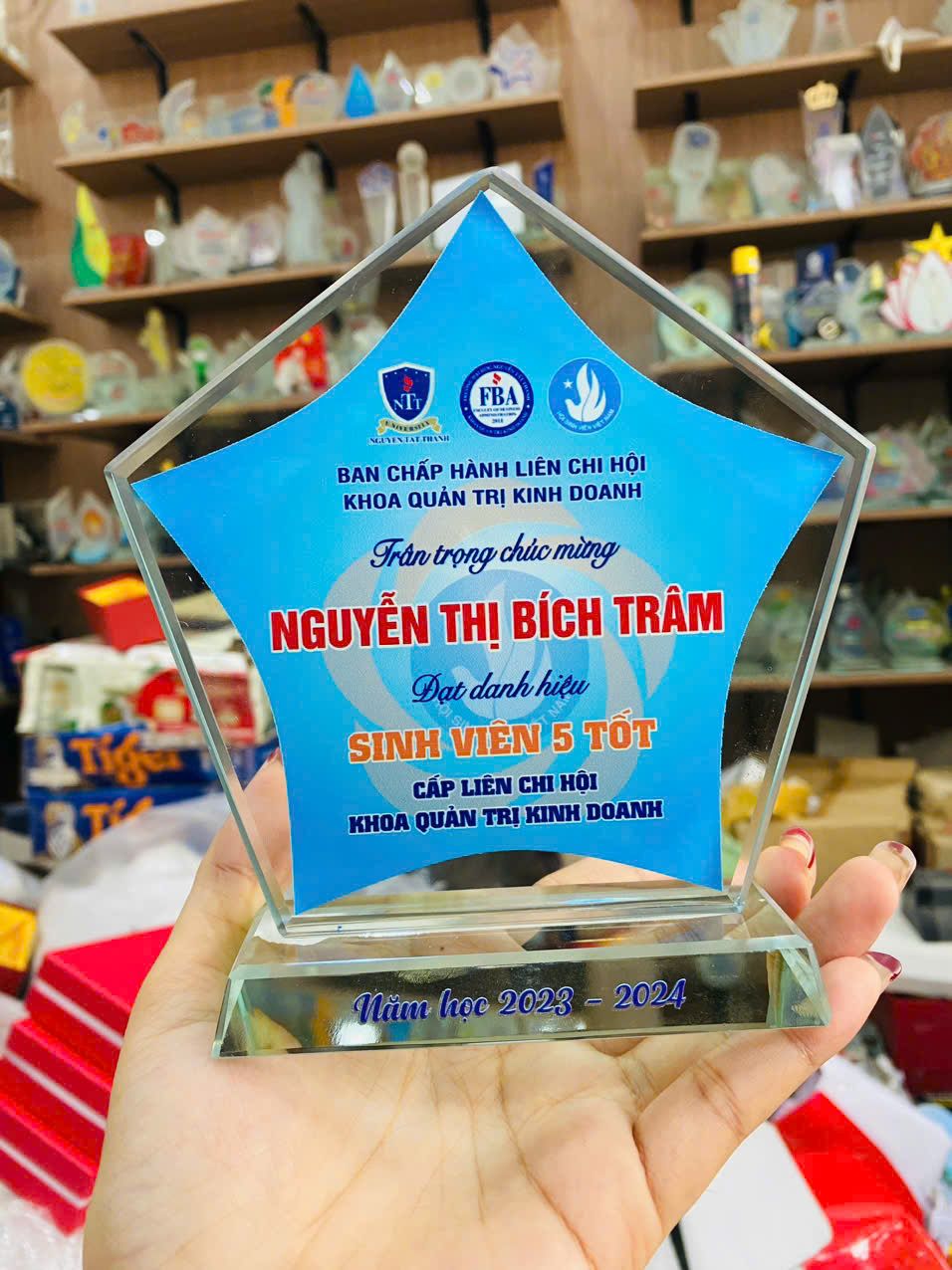 KỶ NIỆM CHƯƠNG PHA LÊ 16 3 z6386066858675 4fa207bdc9feb98526af8532da03330f