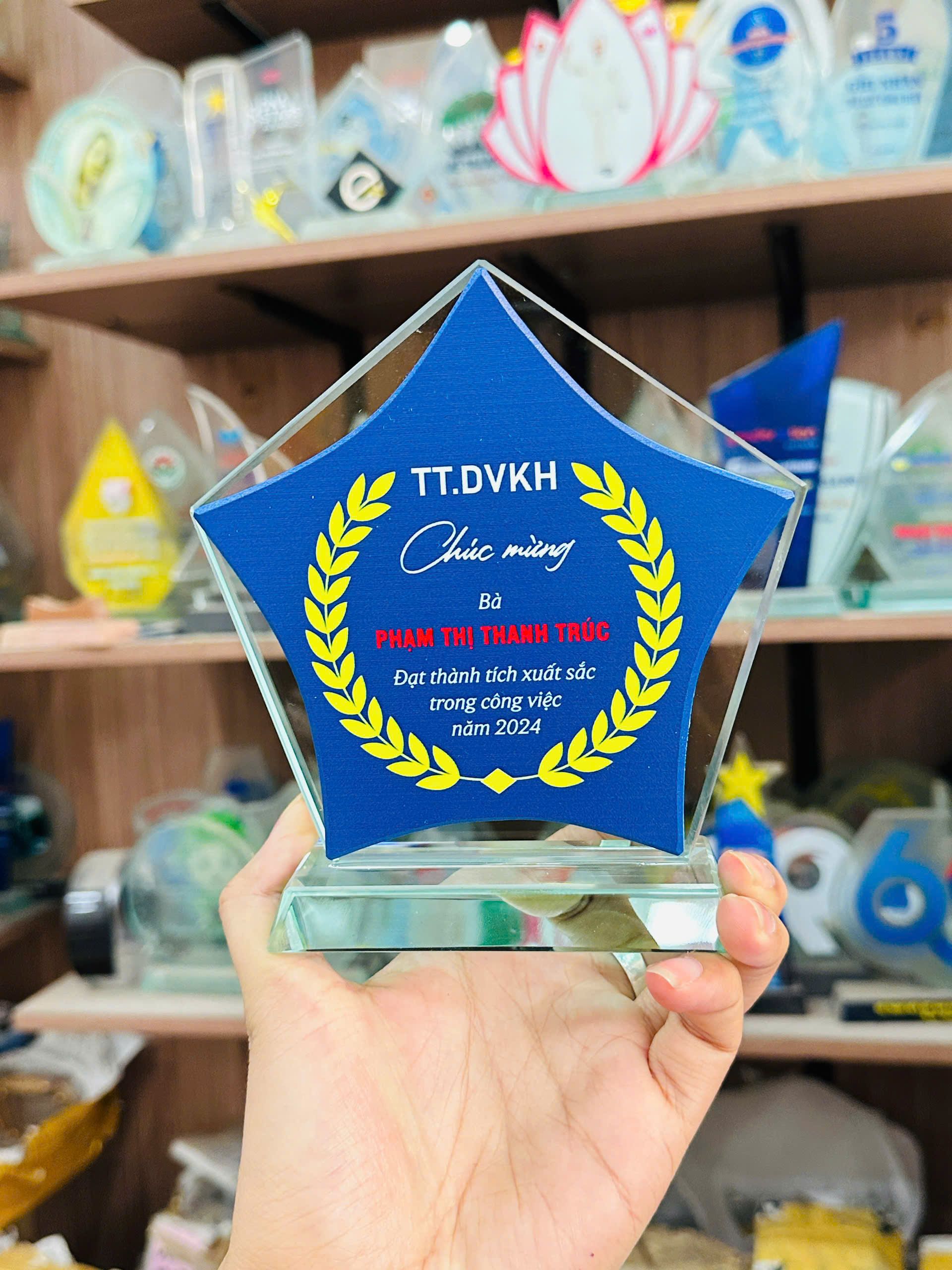 KỶ NIỆM CHƯƠNG PHA LÊ 03 4 z6386076768212 da1391cc7d8856ae80d5dd42f715dc7b