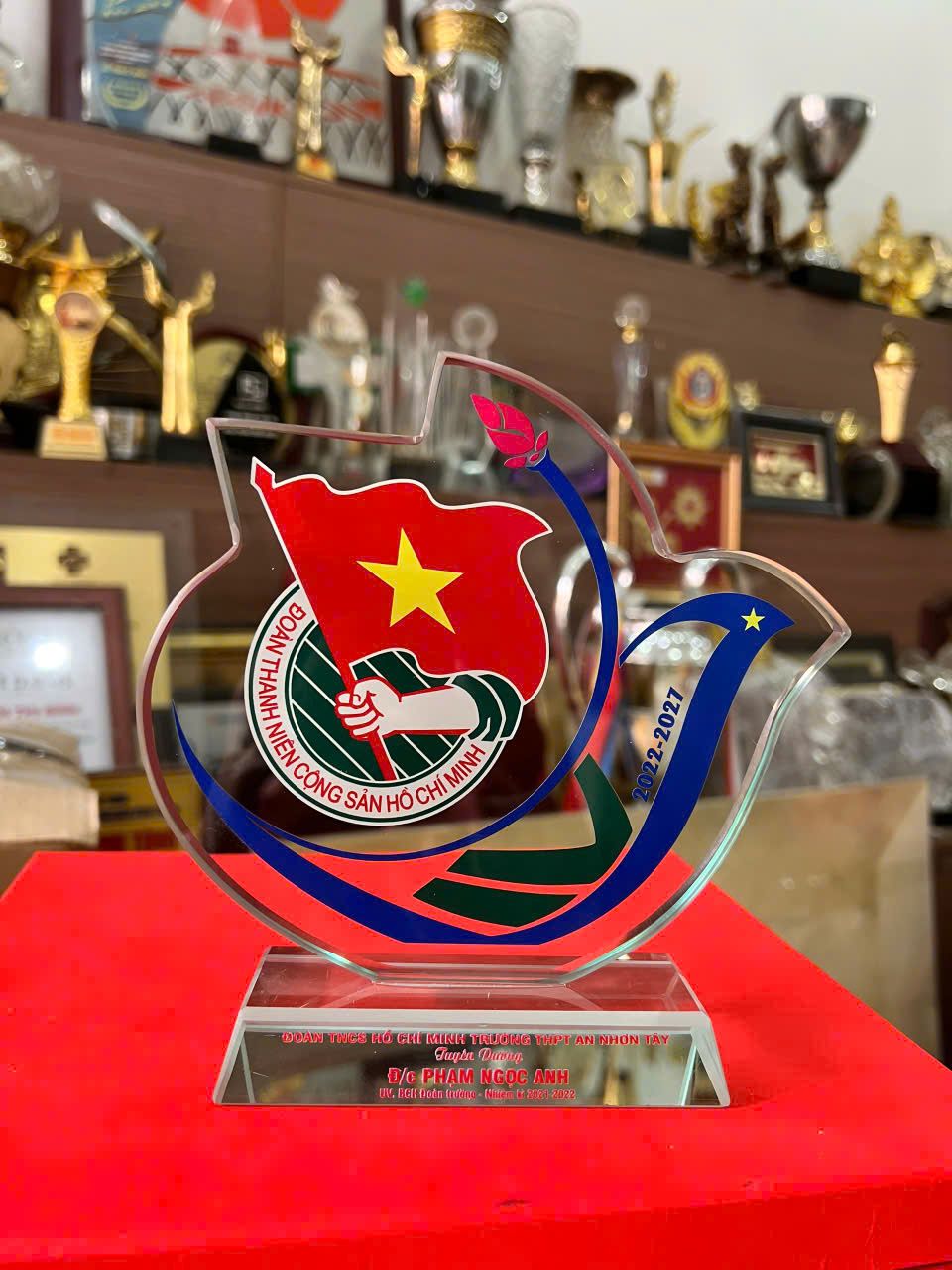 KỶ NIỆM CHƯƠNG THỦY TINH 15 4 z6394902930421 34e876027718f2bb09c42571812023e0