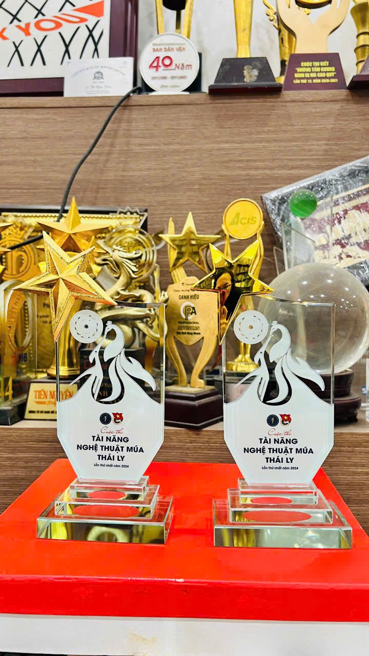 KỶ NIỆM CHƯƠNG THỦY TINH 15 2 z6394902930426 94f13cbee057d84398cff17d7867be8c