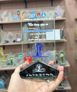 KỶ NIỆM CHƯƠNG PHA LÊ 01 7 z6459438334636 10fe9fb3e4d8eba3a3bb9df19295ed13 2