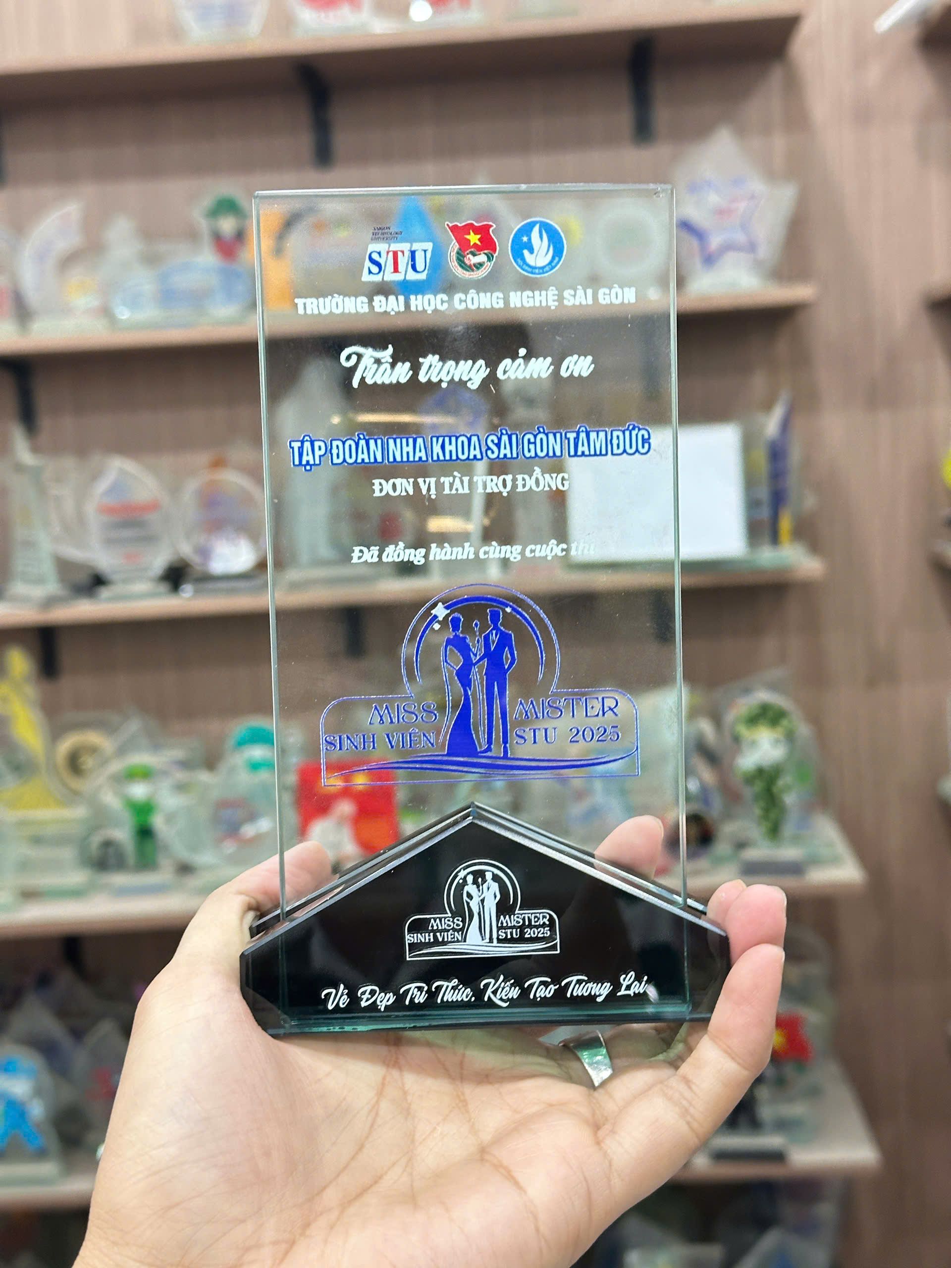 KỶ NIỆM CHƯƠNG PHA LÊ 01 4 z6459438334636 10fe9fb3e4d8eba3a3bb9df19295ed13 2