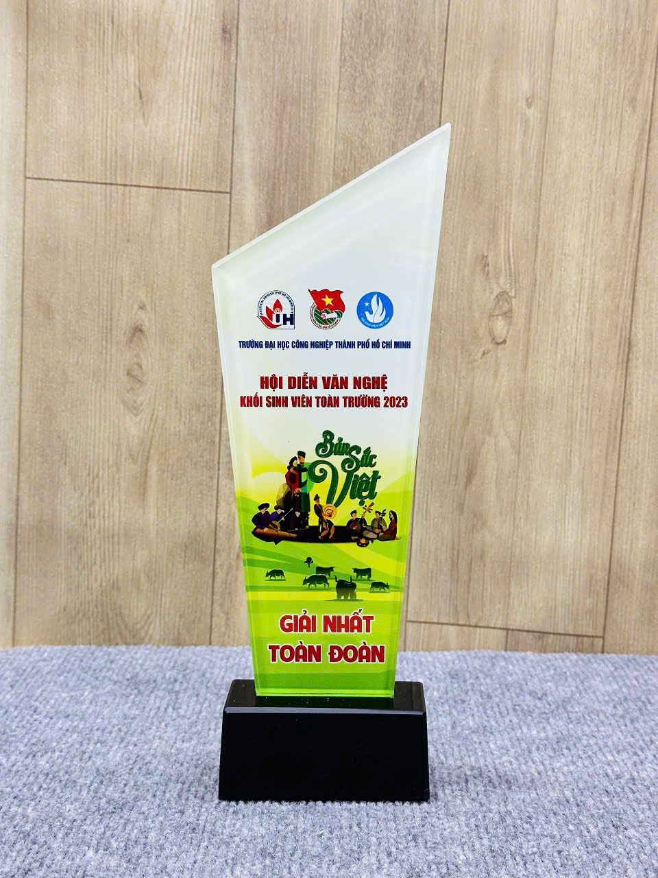 KỶ NIỆM CHƯƠNG PHA LÊ 01 3 z6464608445204 a41b1036c4792f953bdb82804b9059f9 2