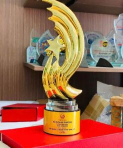 CÚP KIM LOẠI 04 7 z6871276773542 0fb180c264c6396f299ca45cd0e4cfcc