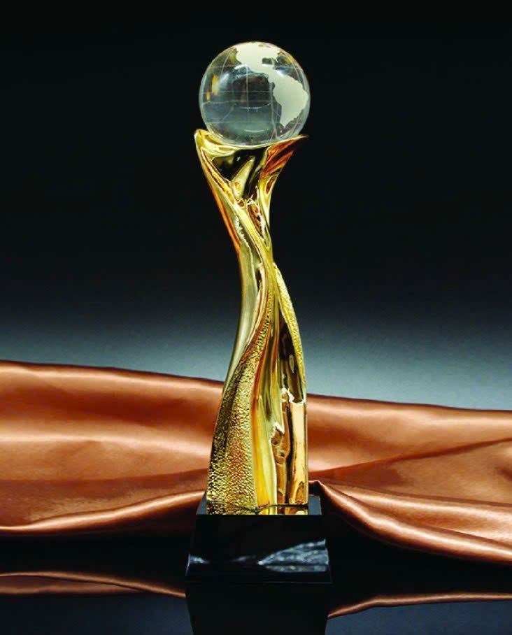 CÚP KIM LOẠI 05 1 z6871276796623 8f3f40c65a328aa75843ac3c49c456d0