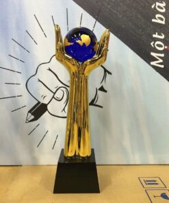 CÚP KIM LOẠI 04 6 z6871276804348 dcf14c80e885944c6c1c76f714d3f7f5