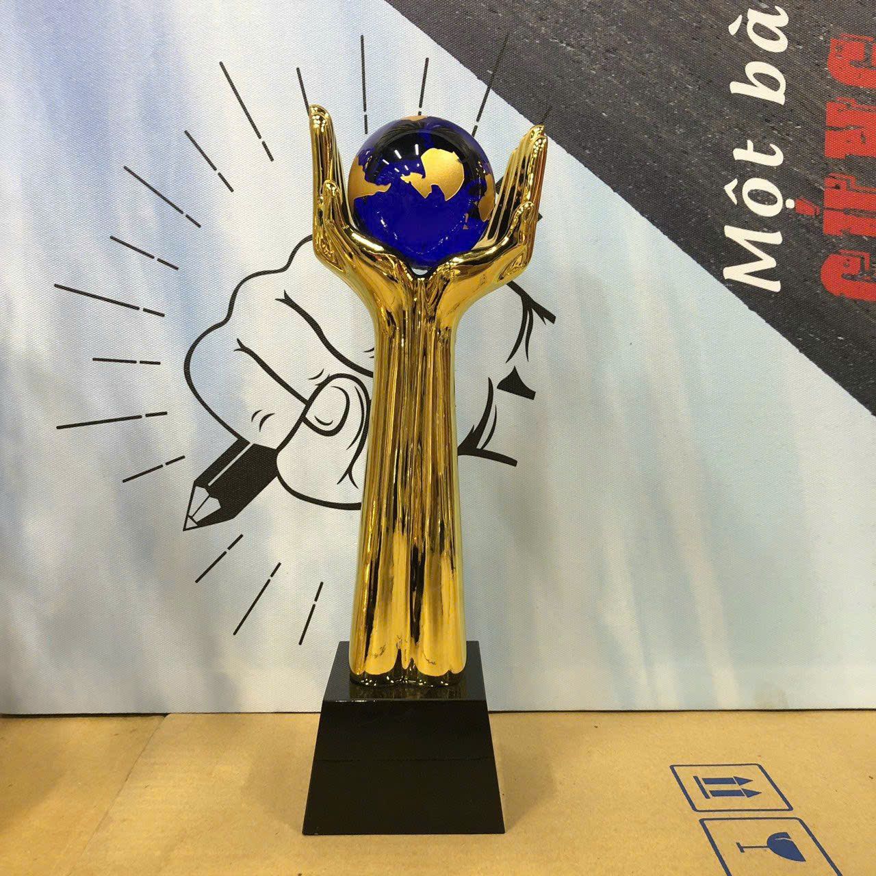 CÚP KIM LOẠI 04 3 z6871276804348 dcf14c80e885944c6c1c76f714d3f7f5