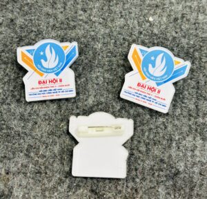 Khách muốn đặt hàng huy hiệu cắt theo Logo thì cần làm gì? 4 Nhận thiết kế mẫu trước khi sản xuất hàng loạt