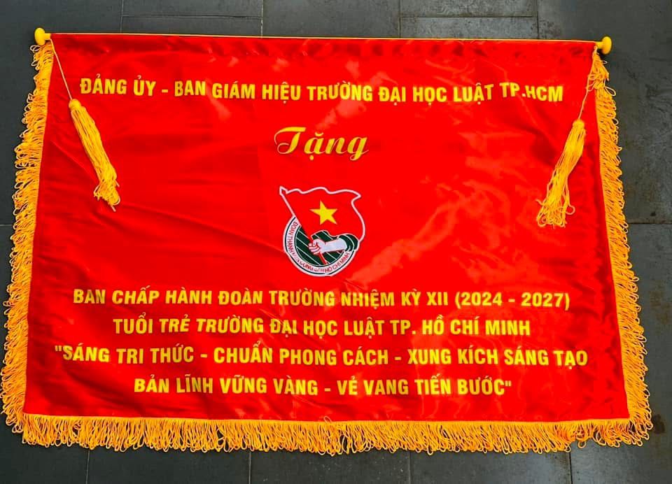 CỜ LƯU NIỆM 10 3 z6871660305553 b835689cbe8a7305ca95770f4d67d850