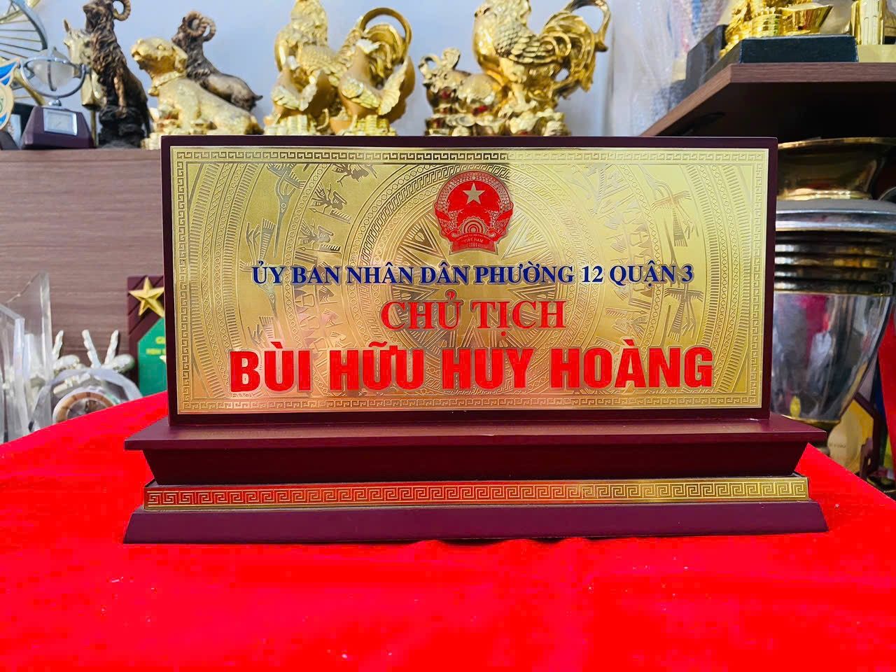 BẢNG CHỨC DANH ĐỂ BÀN 11 2 z6871679387333 5bfd0b8f983ac64991c3f6673a29b0ea