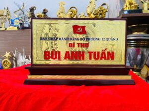 BẢNG CHỨC DANH ĐỂ BÀN 11 4 z6871679399389 274755cbdfeb1d2ddceddb8a05d440b9