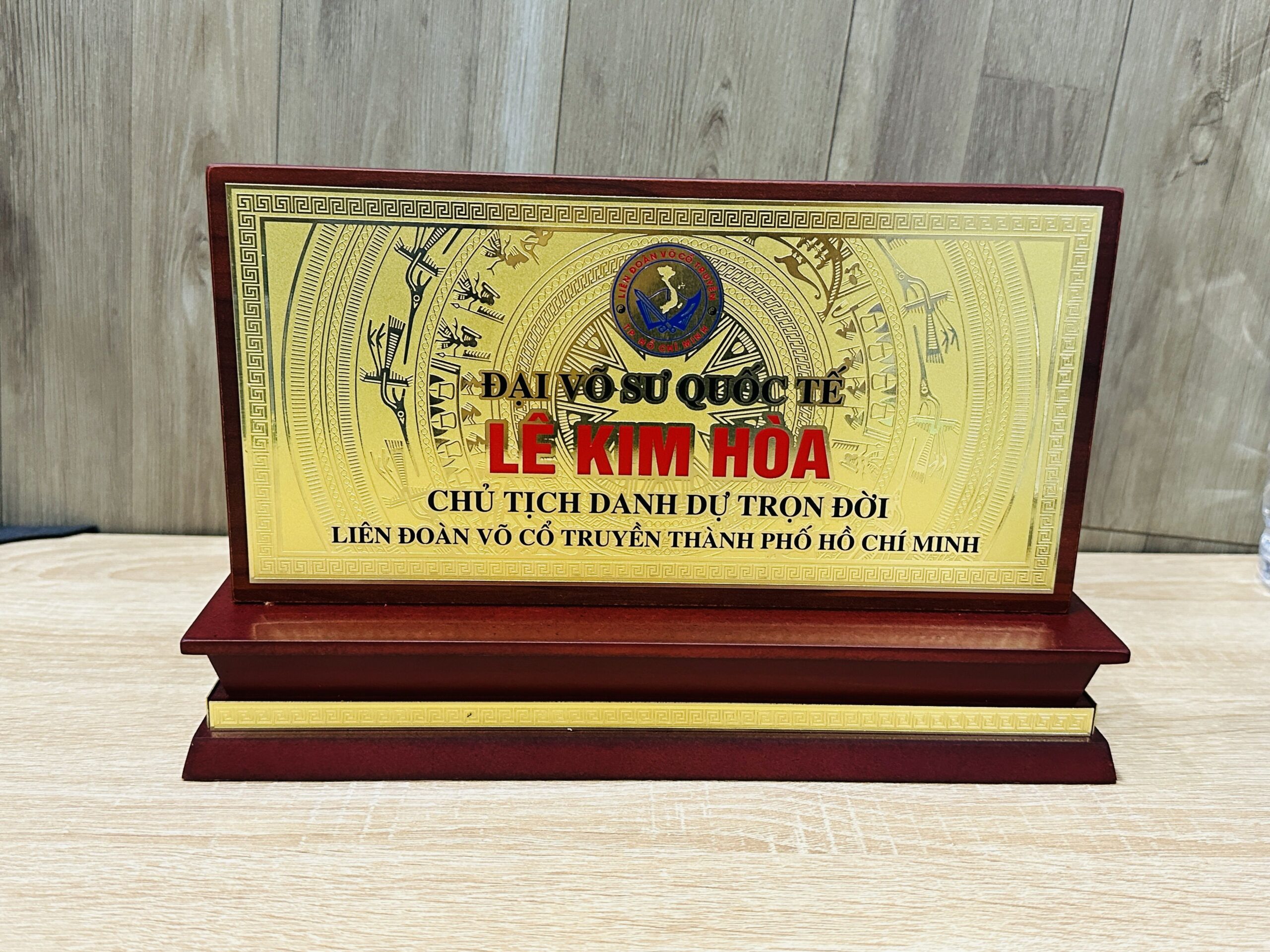 BẢNG CHỨC DANH ĐỂ BÀN 10 2 z6871679406782 cb8b9c4871aef57a869ea5bf815ea180 scaled