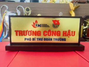 BẢNG CHỨC DANH ĐỂ BÀN 09 4 z6871684019820 c4c9520f665ca9081b6c02faea50fe52