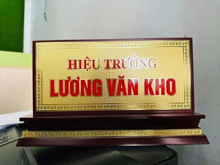 BẢNG CHỨC DANH ĐỂ BÀN 07 2 z6871684041219 165ec71f4bc0fb99aea8e91f8201941f