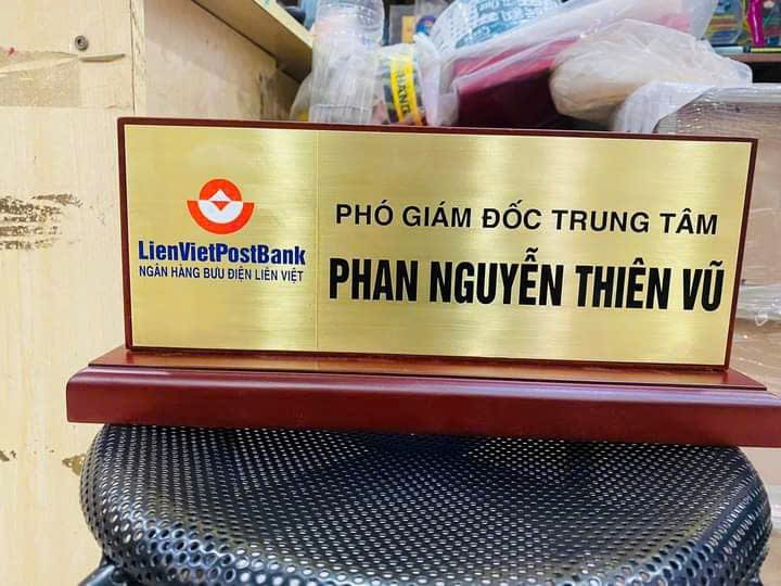 BẢNG CHỨC DANH ĐỂ BÀN 08 2 z6871684095552 18aeaf92b5eae95275506c48370e4f4d