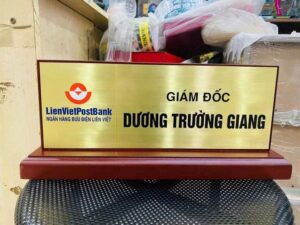 BẢNG CHỨC DANH ĐỂ BÀN 08 4 z6871684095553 73c0cfab30dcce26414ccff0e21341a1